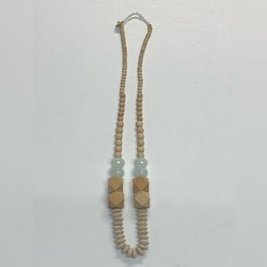Wooden boutique necklace
